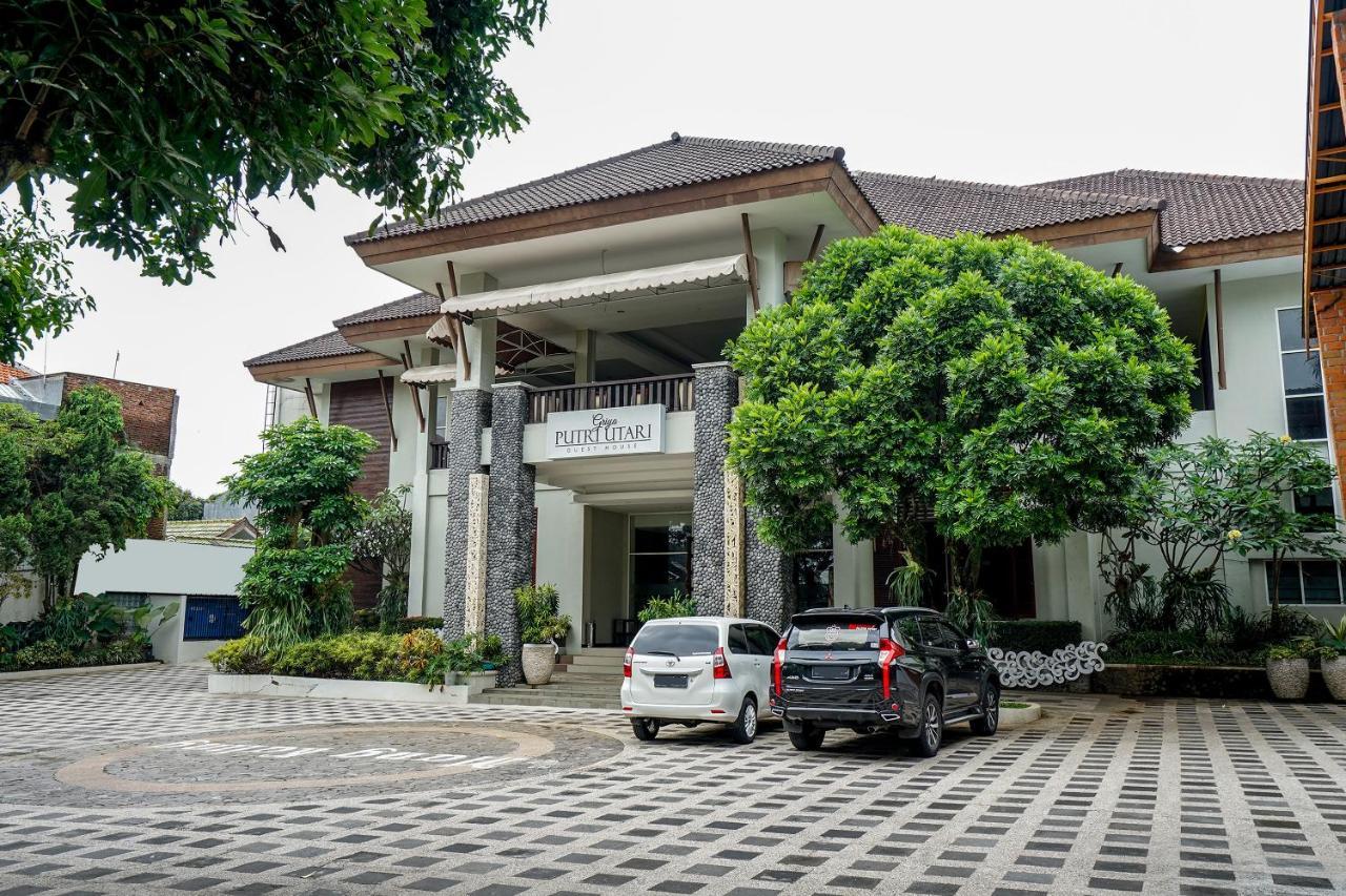 Oyo 282 Putri Utari Residence Malang Eksteriør billede
