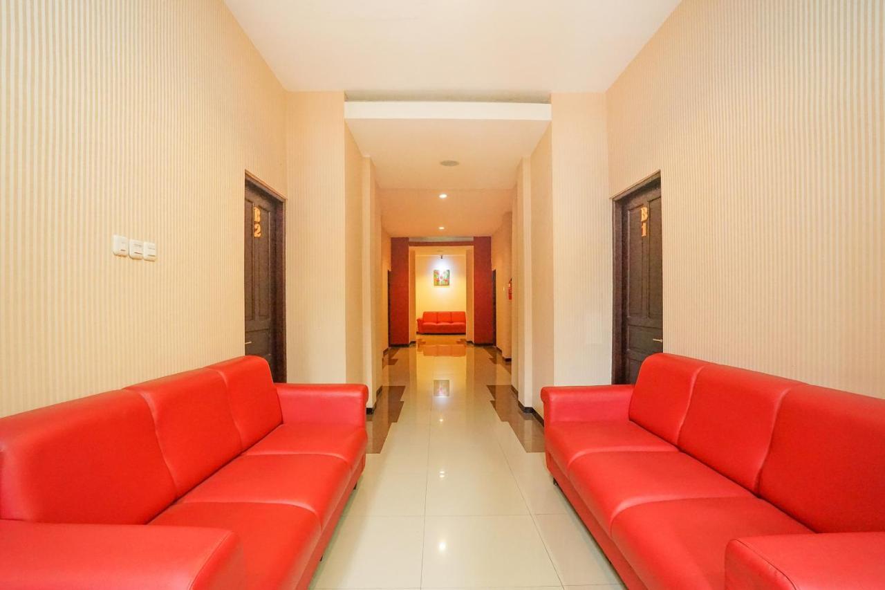 Oyo 282 Putri Utari Residence Malang Eksteriør billede