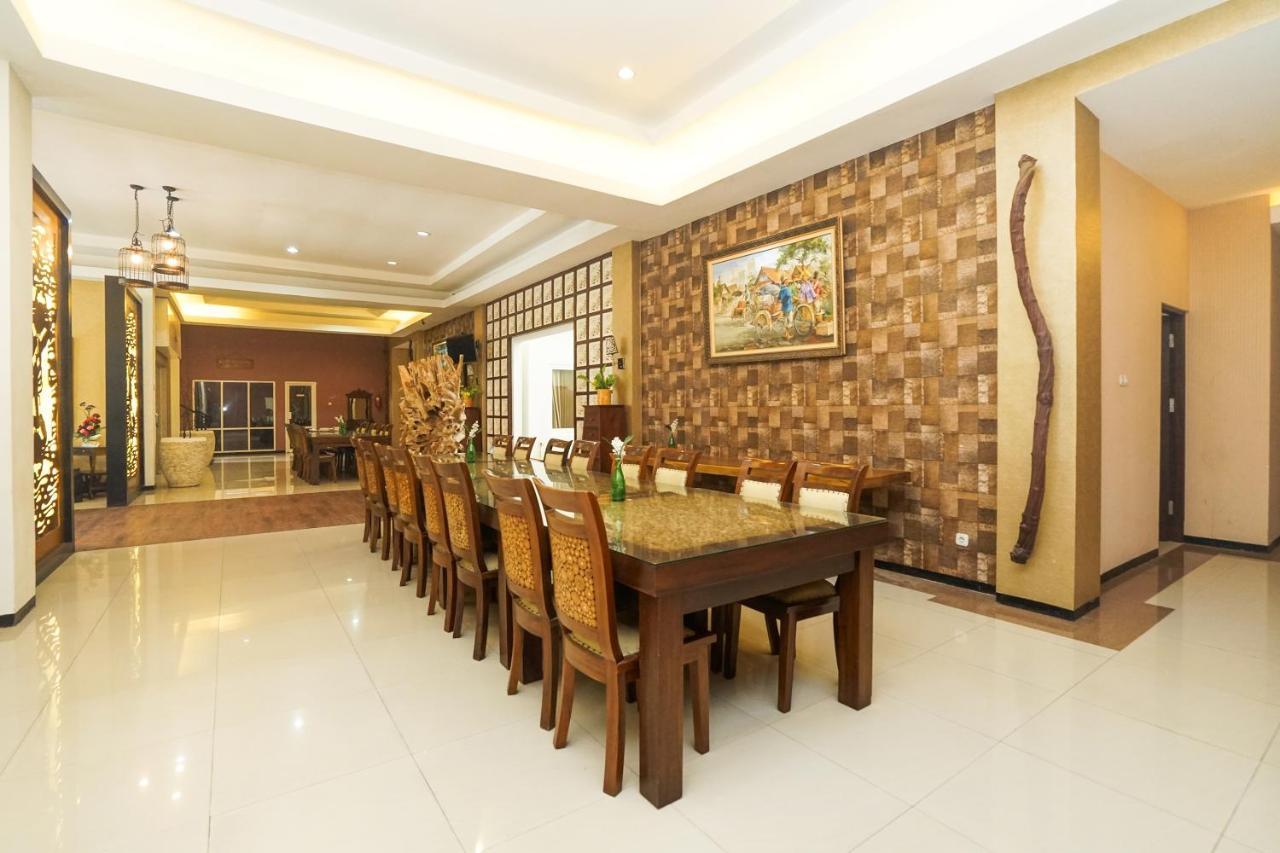 Oyo 282 Putri Utari Residence Malang Eksteriør billede