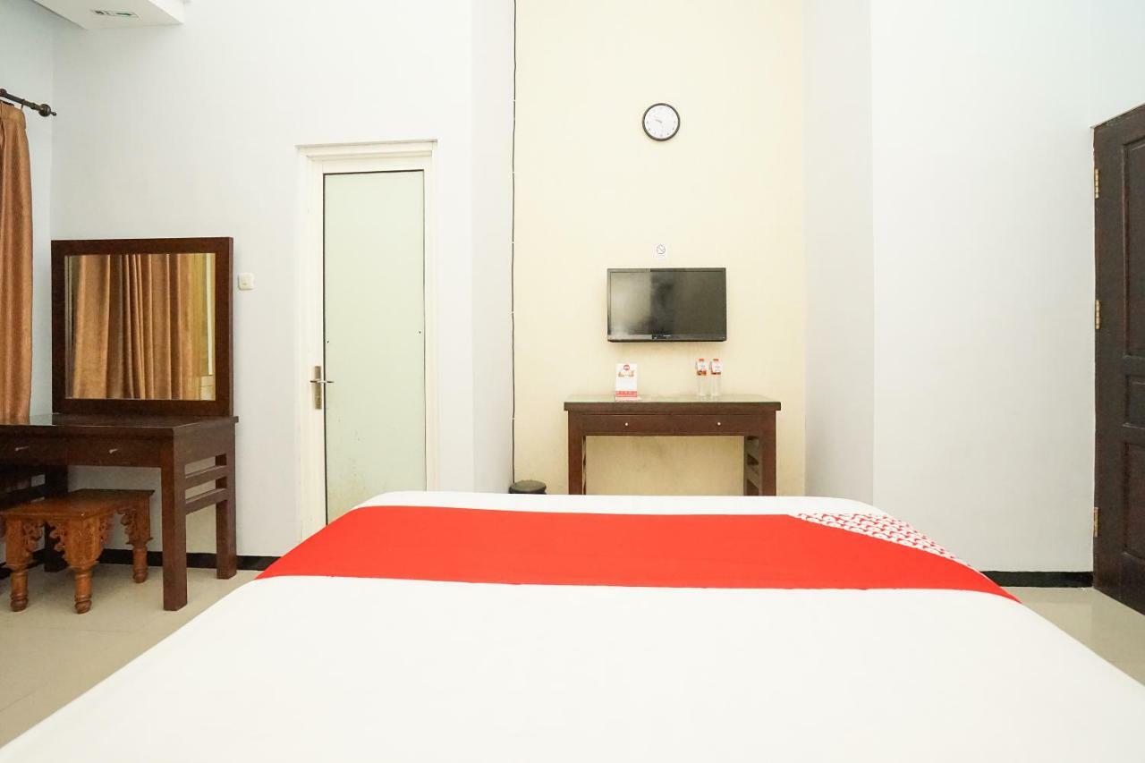 Oyo 282 Putri Utari Residence Malang Eksteriør billede