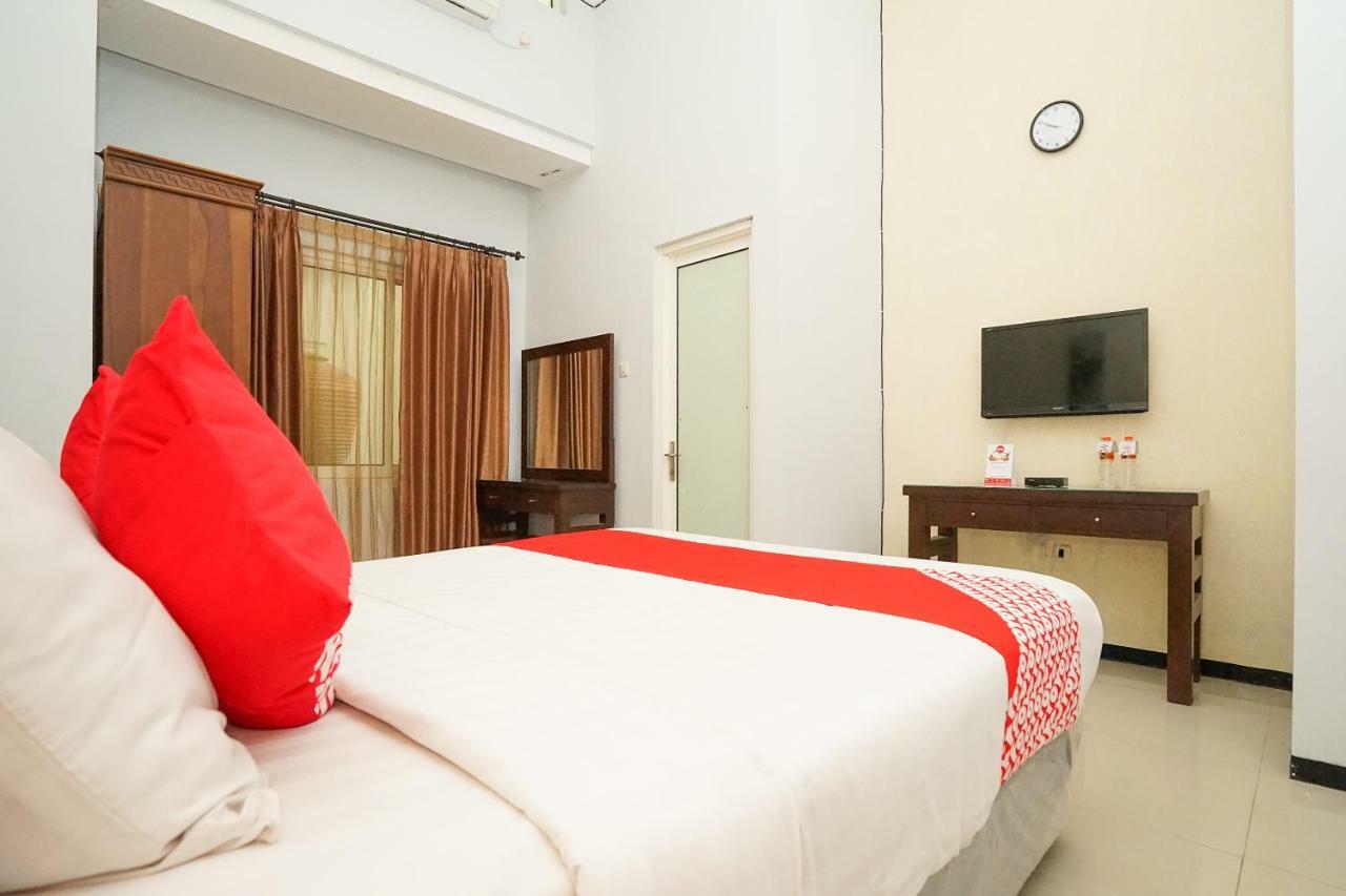 Oyo 282 Putri Utari Residence Malang Eksteriør billede
